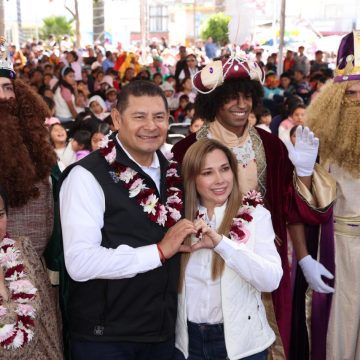 Con alegría y sensibilidad, Gobierno de Puebla entrega miles de juguetes en 27 microrregiones