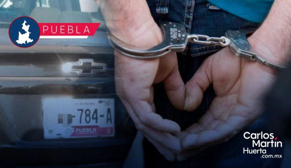 Aseguran vehículo robado la noche de ayer tras ubicarlo en Periférico Ecológico; hay dos detenidos