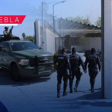 Autoridades federales detienen a tres policías municipales en Puebla