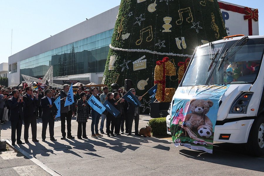 BUAP entrega 14 mil juguetes a niñas y niños de escasos recursos