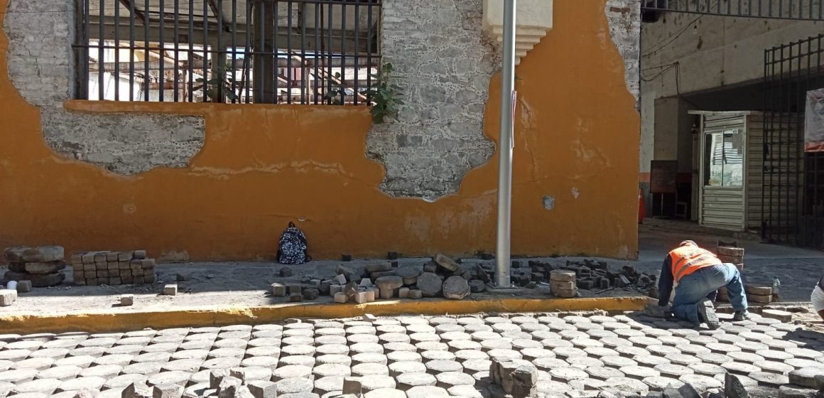 CALLE Instruye Pepe Chedraui mantenimiento de banquetas en el Centro Histórico