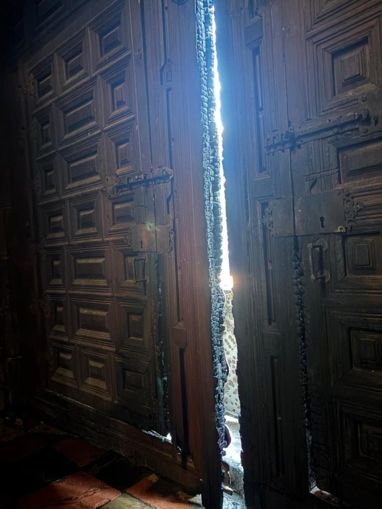 Danos incendio puerta Catedral