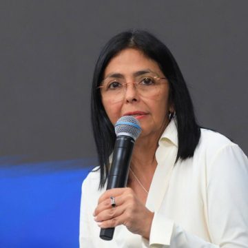 “Maduro es el único presidente y Venezuela no será colonia”: Delcy Rodríguez