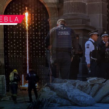 Descartan segundo implicado en incendio de la puerta de la Catedral de Puebla