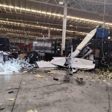 Avioneta se desploma sobre nave industrial en Ramos Arizpe