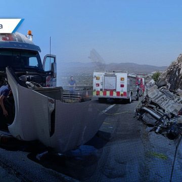 Portada Fuerte accidente deja un muerto y 3 heridos en la autopista Cuacnopalan-Oaxaca CMH Fuerte accidente deja un muerto y 3 heridos en la autopista Cuacnopalan-Oaxaca