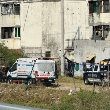 Hombre ataca a balazos a policías en Santiago Momoxpan y termina herido