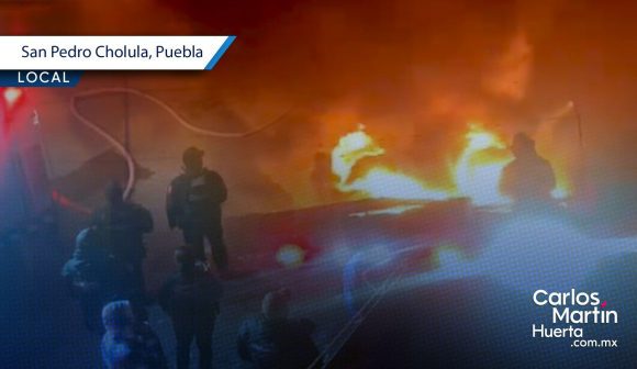 Incendio en bodega de tubos de plásticos provoca desalojo de habitantes en San Matías Cocoyotla