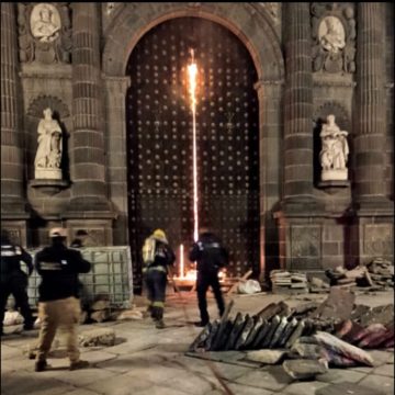 INAH Puebla evalúa daños en la Catedral tras incendio