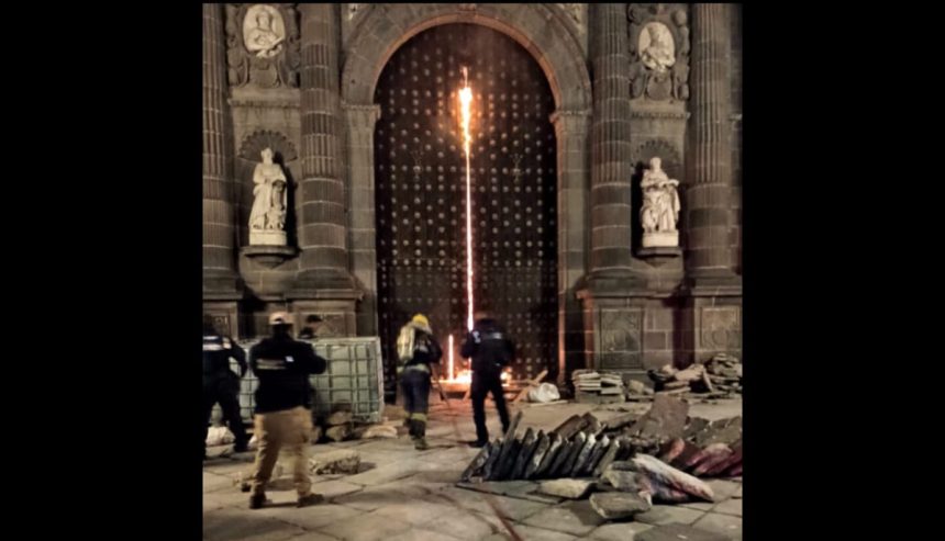 INAH Puebla evalúa daños en la Catedral tras incendio