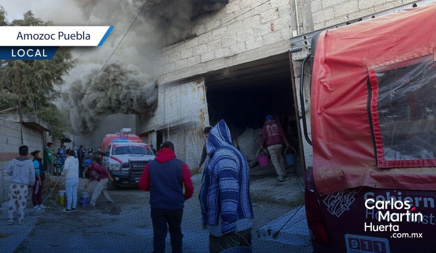 Incendio en taller de salas de Amozoc moviliza a cuerpos de emergencia