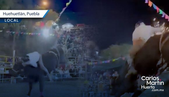 Jaripeo en Huehuetlán termina en tragedia; jinete se queda atorado y resulta gravemente herido