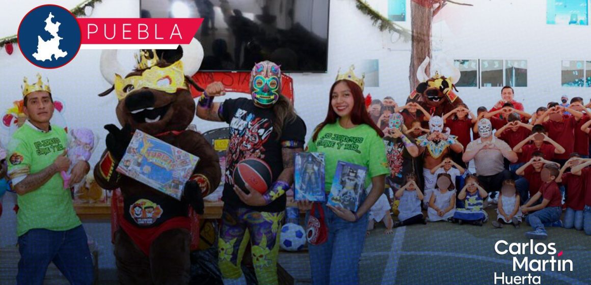 Luchadores poblanos llevan alegría a niñas, niños y jóvenes del SEDIF