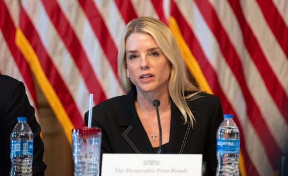 Nicolás Maduro responderá por cargos de narcoterrorismo: Pam Bondi