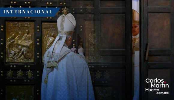 Papa León XIV cierra la Puerta Santa marcando la clausura del Jubileo