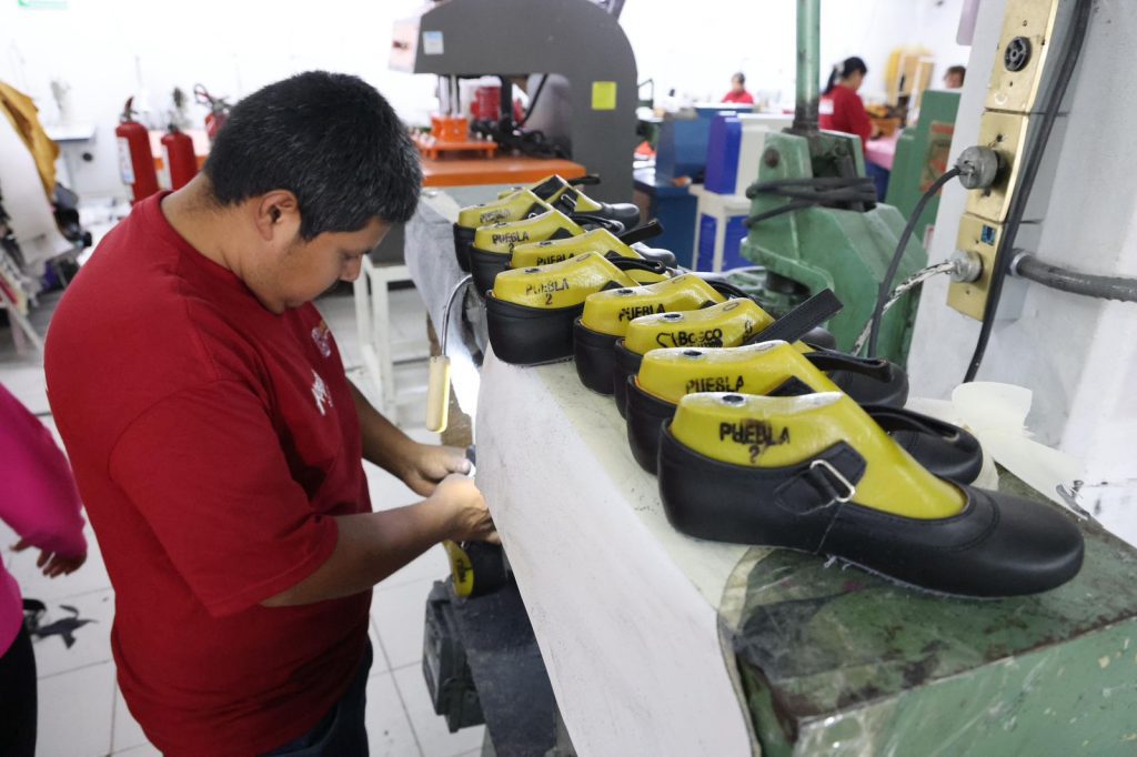 Puebla fortalece la industria del calzado con proyecto de procesamiento de piel