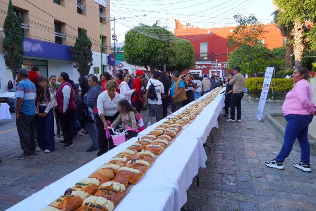 San Martin Texmelucan realiza su primera Rosca de Reyes monumental 3
