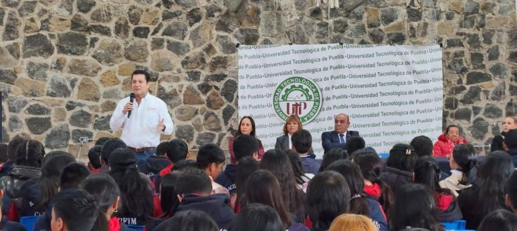 UTP acerca su oferta educativa a jóvenes de Ciudad Serdán