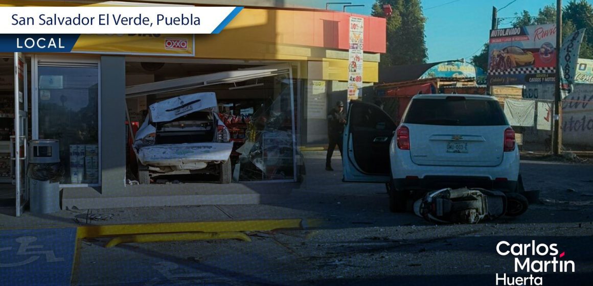 Portada Vehículo termina incrustado en Oxxo tras fuerte accidente en la carretera Texmelucan-El Verde CMH Vehículo termina incrustado en Oxxo tras fuerte accidente en la carretera Texmelucan-El Verde