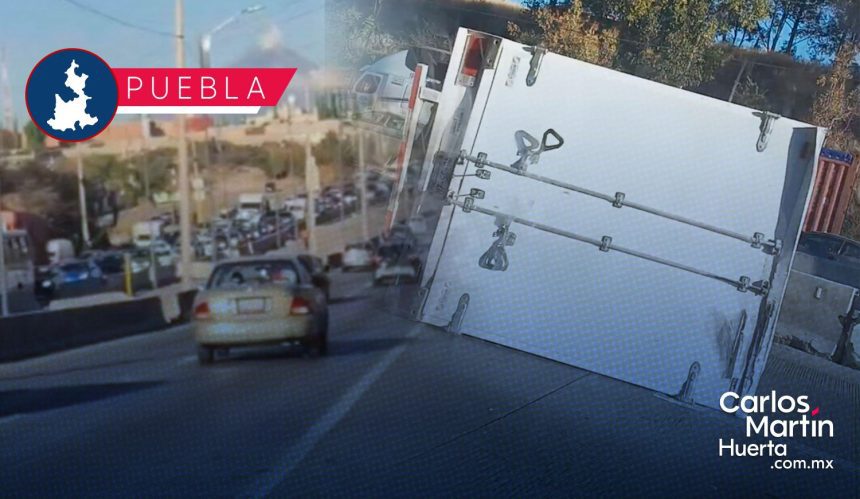 Volcadura de camioneta de carga deja un herido y caos vial en Periférico Ecológico