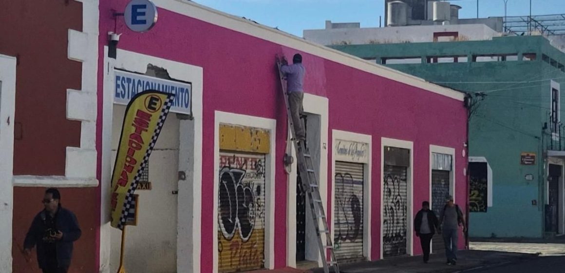 Gobierno de Pepe Chedraui invita a regularizar anuncios en el Centro Histórico
