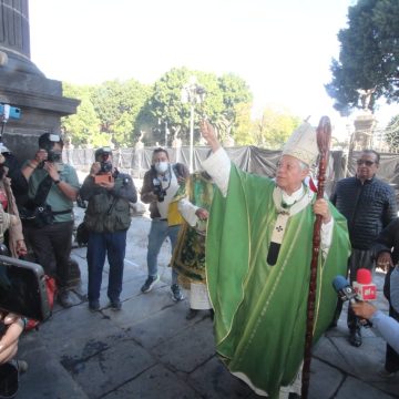 WhatsApp Image 2026-01-25 at 10.36.18 AM Arzobispo de Puebla encabeza acto de desagravio tras incendio en puerta de la Catedral