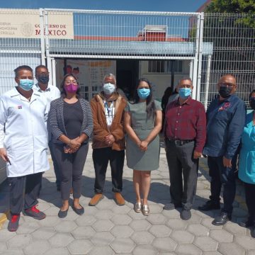 Tonantzin Fernández refuerza jornada de vacunación contra el sarampión en Santiago Momoxpan