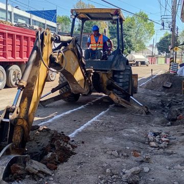 Agua de Puebla realiza la sustitución de la red de agua y drenaje en la colonia Volcanes