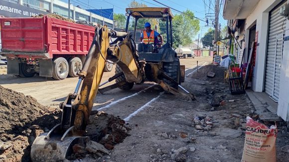 Agua de Puebla realiza la sustitución de la red de agua y drenaje en la colonia Volcanes