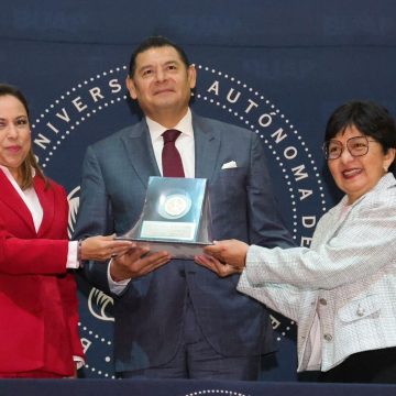 BUAP y Gobierno de Puebla estrechan lazos: Reconocimiento al Gobernador y apertura de servicio social