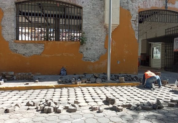 Rehabilitan banquetas y adoquines para preservar el Centro Histórico