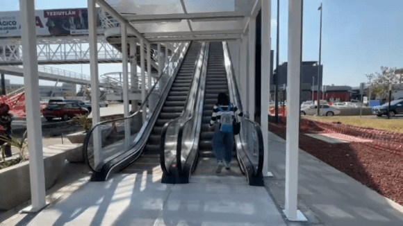 Entran en operación las nuevas escaleras eléctricas del CCU BUAP