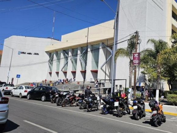 ¡No pagues recargos! Gobierno de Puebla ofrece descuentos en tenencia y placas para motocicletas