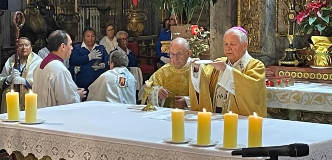 El arzobispo de Puebla llamó a los fieles a ser luz, paz y esperanza