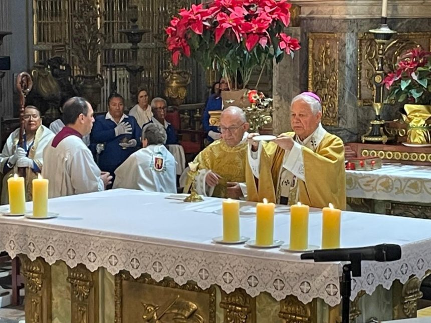 El arzobispo de Puebla llamó a los fieles a ser luz, paz y esperanza