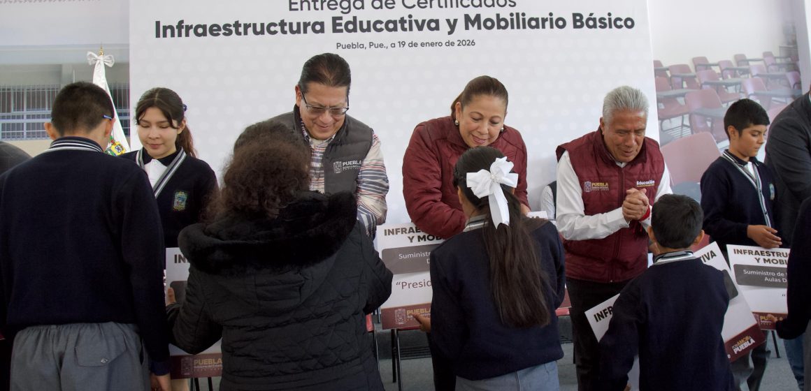 Educación, prioridad en Puebla, afirma Laura Artemisa en entrega de apoyos