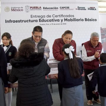 Educación, prioridad en Puebla, afirma Laura Artemisa en entrega de apoyos