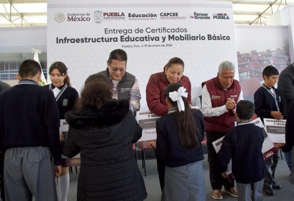 Educación, prioridad en Puebla, afirma Laura Artemisa en entrega de apoyos