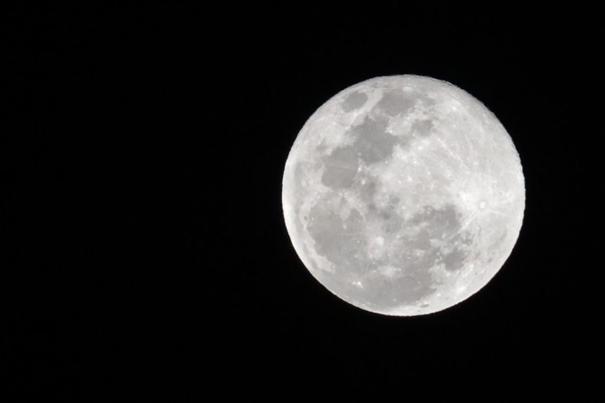 ¿Listo para mirar al cielo? Así será la Luna de Nieve 2026 en México