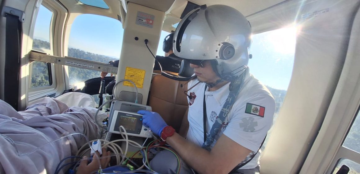 Paciente embarazada de Huauchinango es atendida oportunamente con traslado médico aéreo