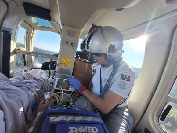 Paciente embarazada de Huauchinango es atendida oportunamente con traslado médico aéreo