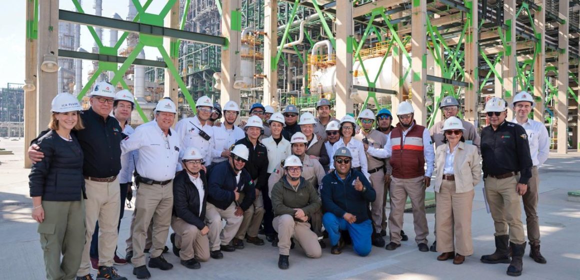 Récord de producción Pemex: Ocho refinerías producen más de un millón de barriles