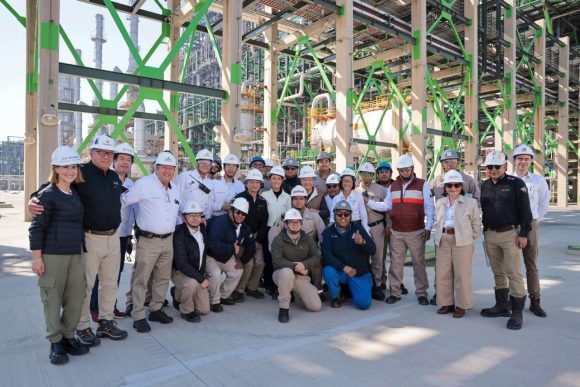 Récord de producción Pemex: Ocho refinerías producen más de un millón de barriles