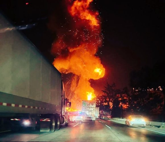 Explosión de pipa con gas LP provoca cierre total de la autopista México-Querétaro