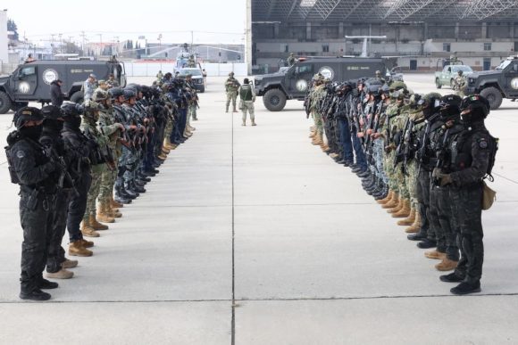 Traslada México a 37 operadores criminales a Estados Unidos; suman 92 extraditados en gobierno de Sheinbaum