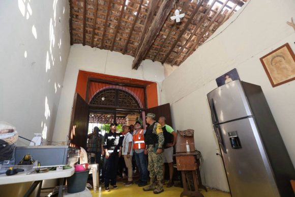 Mujer de 50 años muere por derrumbe de su casa tras sismo en Guerrero