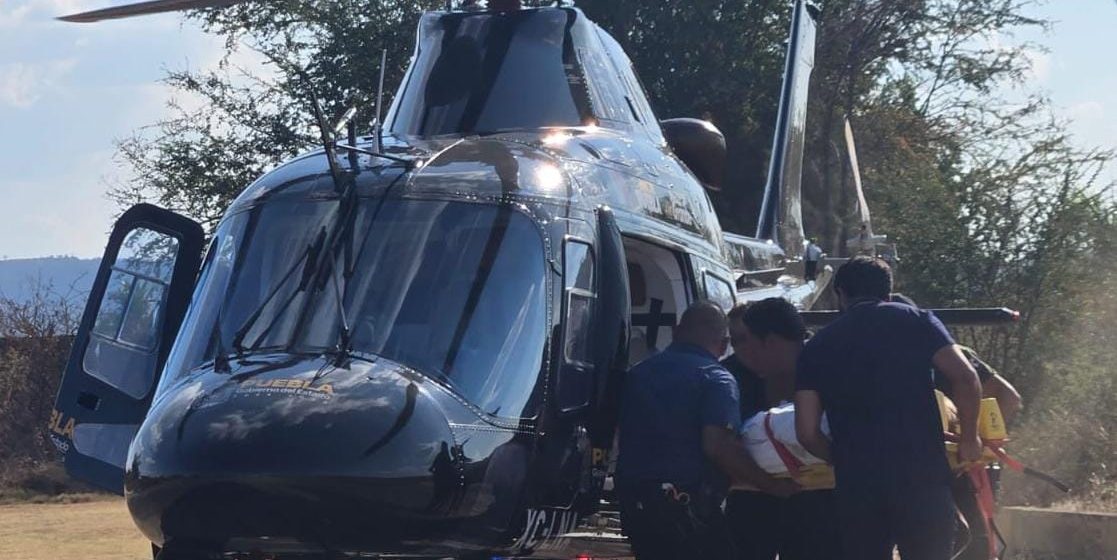 Gobierno de Puebla activa traslado aéreo: Salva la vida de adulto mayor de 78 años