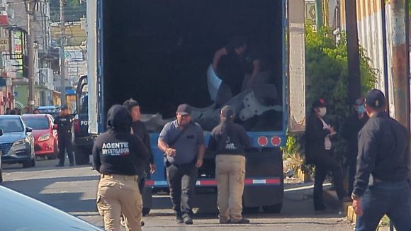 FGE debilita red de comercio ilegal en la 46 Poniente: Aseguran inmuebles y autopartes