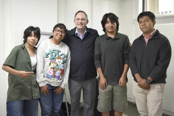 Leer y escribir es el territorio de la libertad: Pedro Ángel Palou