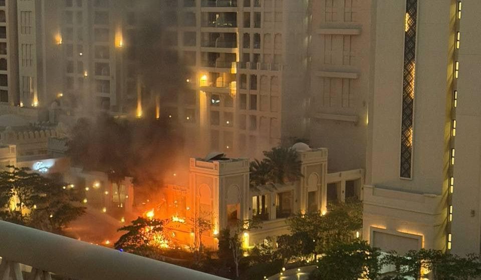 Se incendia hotel Fairmont The Palm de Dubái tras ataque iraní